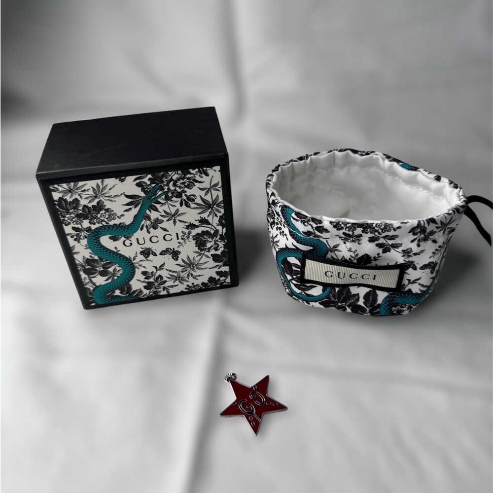 ❤️ Gucci Ghost Red Star Necklace Pendant W/ Black & Teal Snake Print Pouch & Box